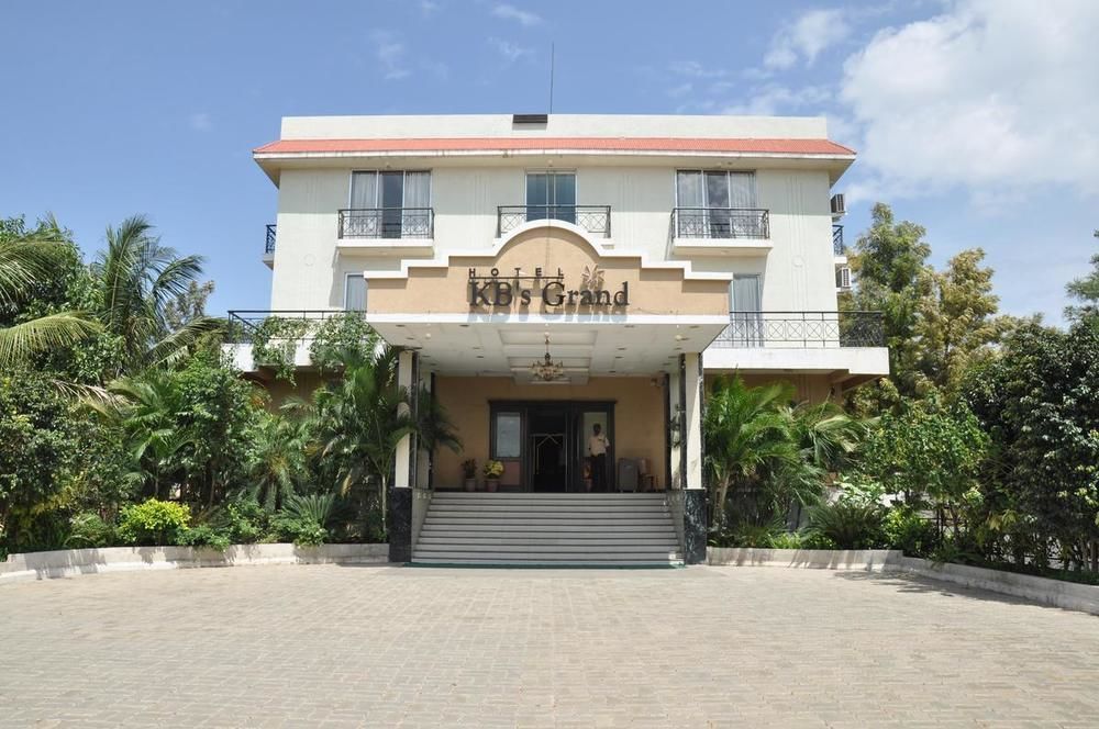 שירדי Hotel Sai Suraj Park מראה חיצוני תמונה