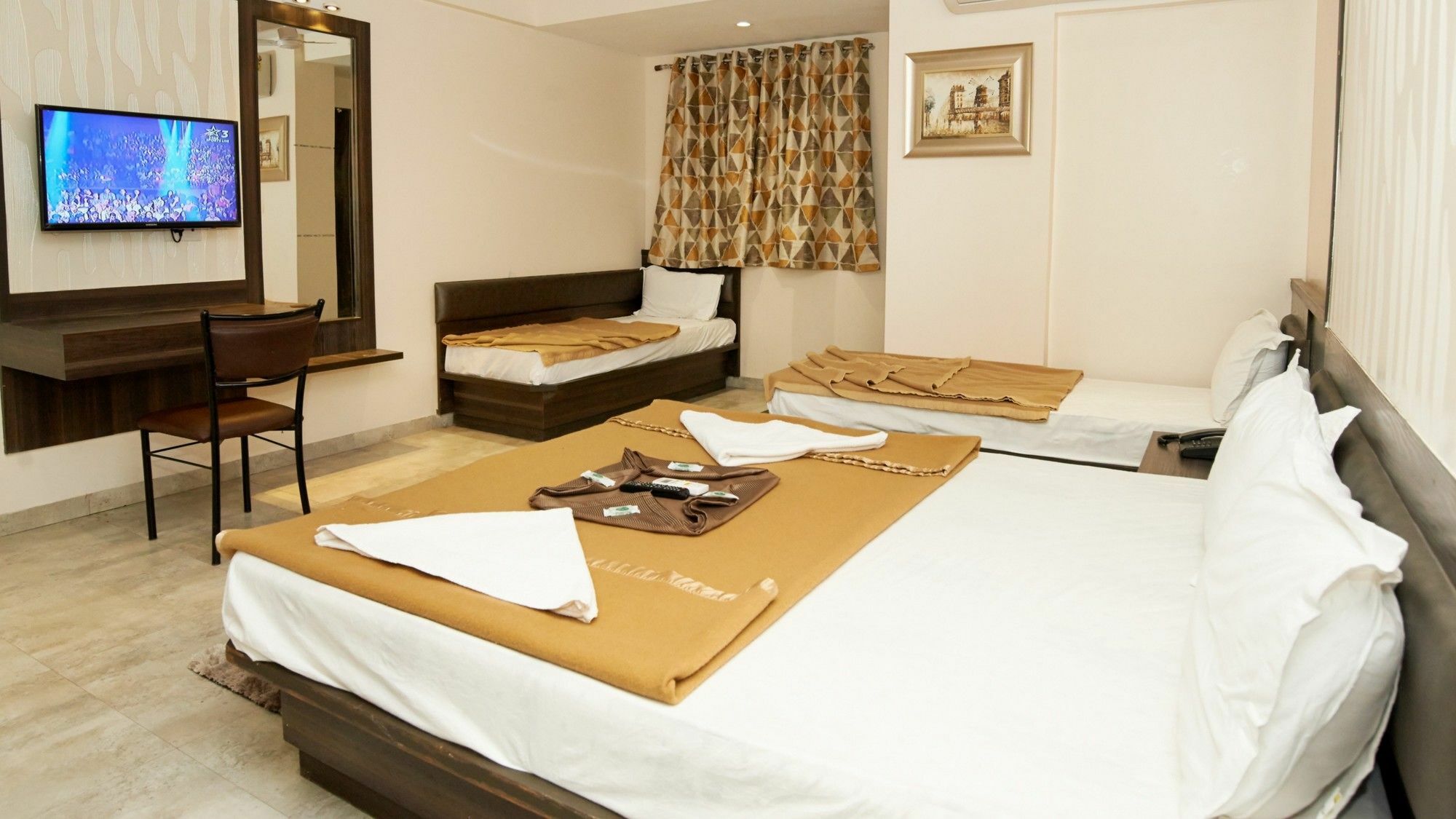 שירדי Hotel Sai Suraj Park מראה חיצוני תמונה