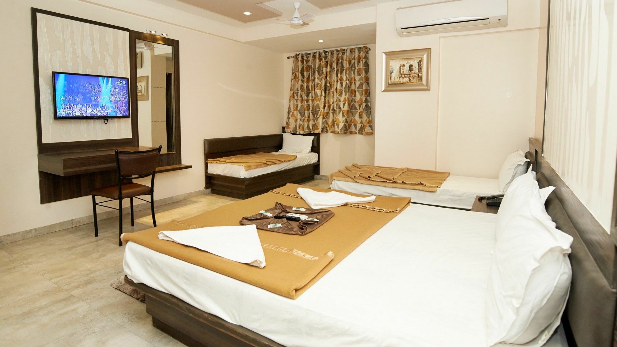 שירדי Hotel Sai Suraj Park מראה חיצוני תמונה