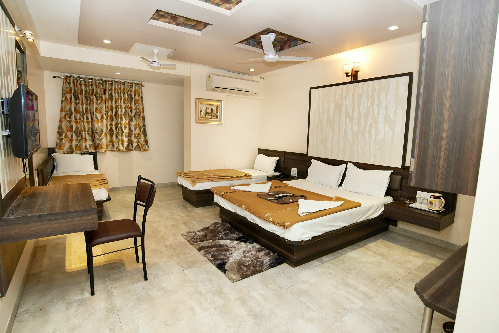 שירדי Hotel Sai Suraj Park מראה חיצוני תמונה