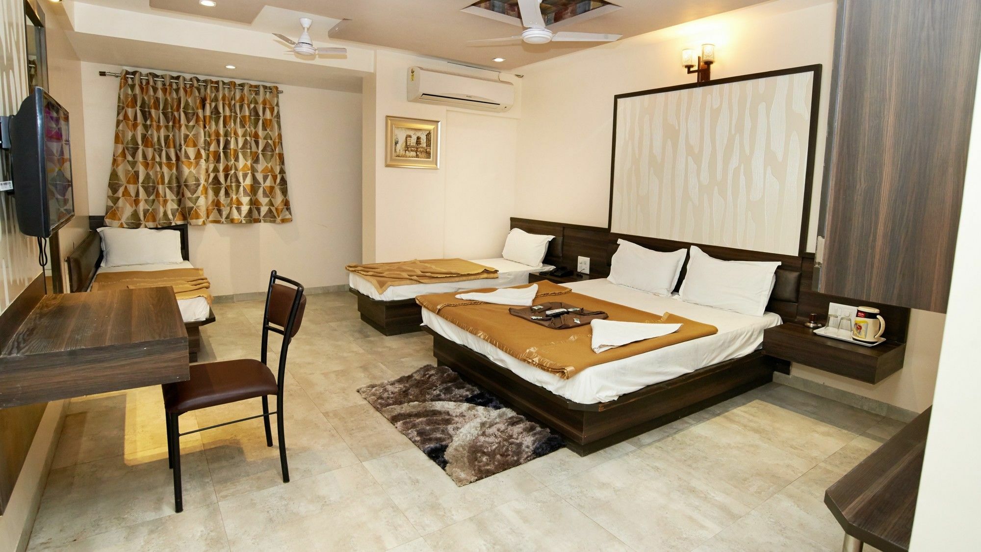 שירדי Hotel Sai Suraj Park מראה חיצוני תמונה