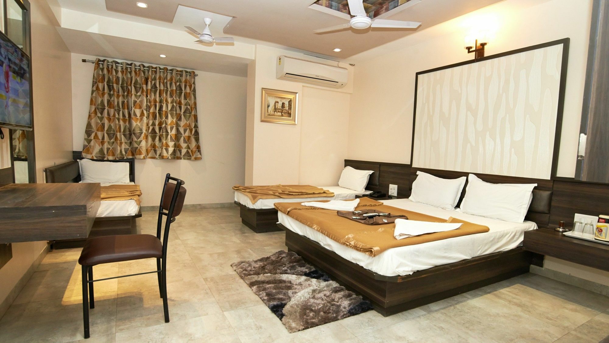 שירדי Hotel Sai Suraj Park מראה חיצוני תמונה